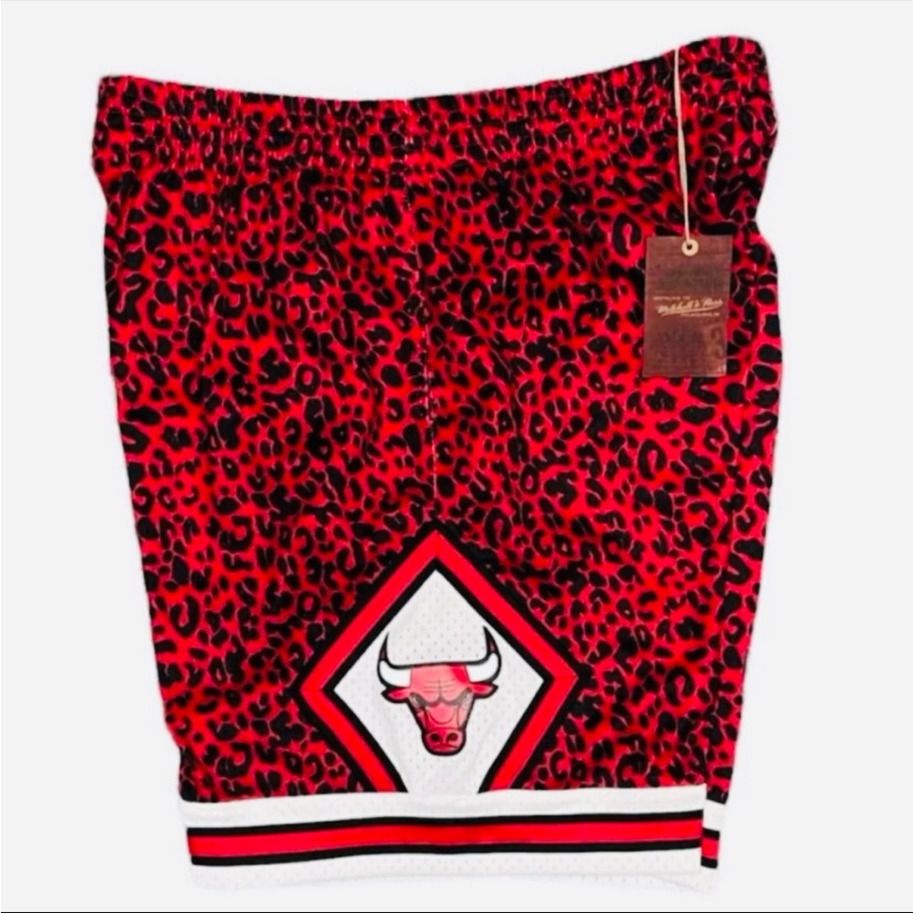 Chicago BULLS x Mitchell & Ness Basketball Shorts - 97 / 98 NBA Wildlife Edition